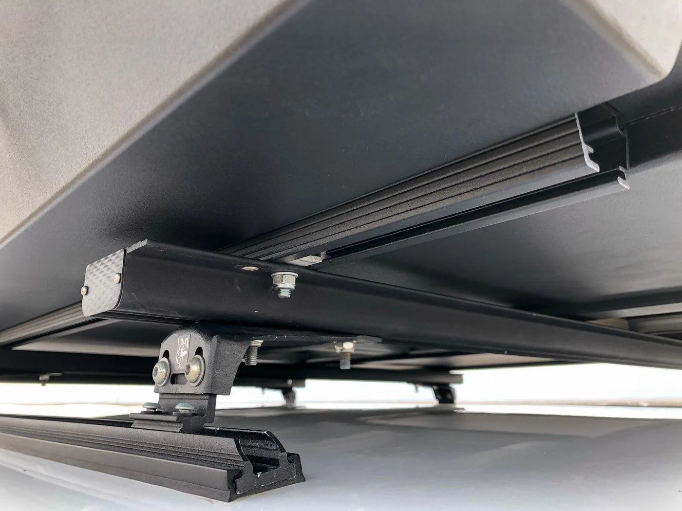 Eezi Awn Stealth Roof Top Tent